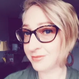 Sara Popp headshot